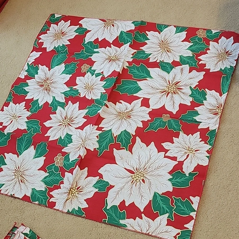 Set of 10 Poinsettia Christmas Napkins Red White Green Gold 21 1/2 in sq…